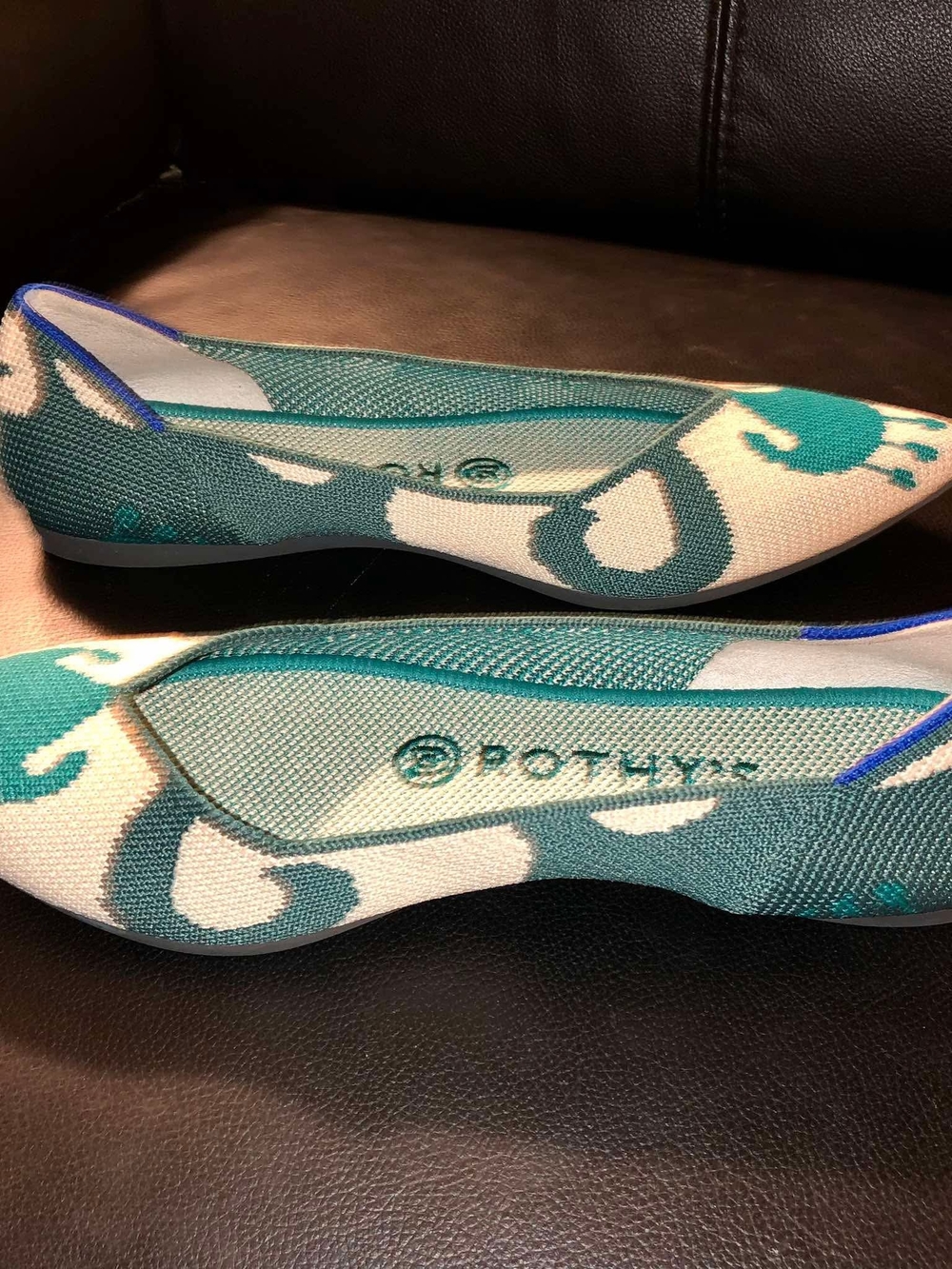 Rothy's "The Point" flats in the retired Moroccan Green Ikat pattern 6.5 - Picture 4 of 5